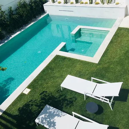 Algarve House With Heated Pool And Jacuzzi Vila