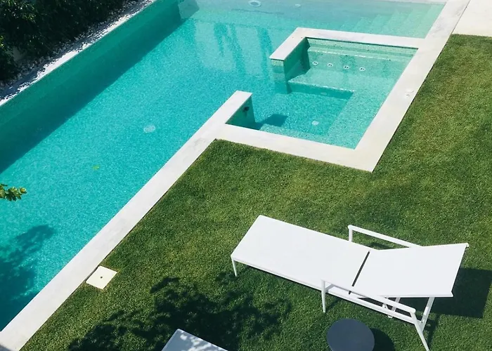 Algarve House With Heated Pool And Jacuzzi 别墅